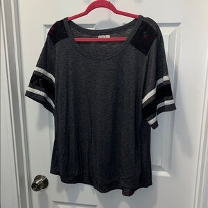 Maurices Dark Gray and Black Short Sleeve Tee